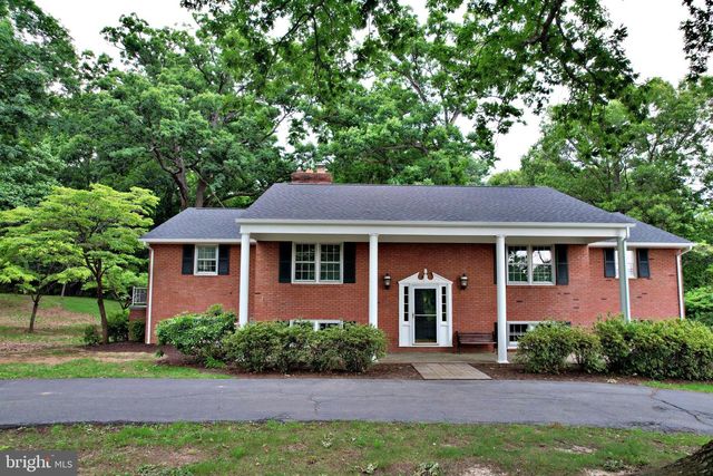 7627 SUMMIT POINT RD, Charles Town, WV 25414
