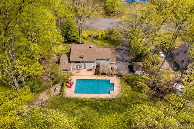 107 Red Oak Court, Port Jefferson, NY 11777