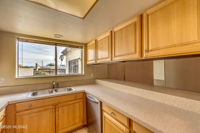 5922 N Placita Del Conde, Tucson, AZ 85718