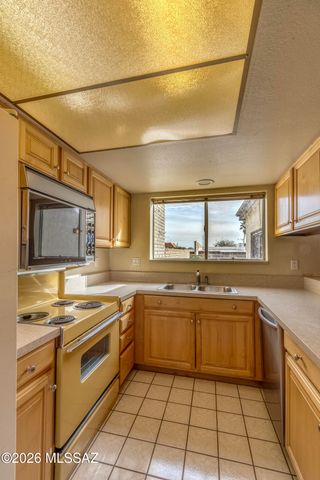 5922 N Placita Del Conde, Tucson, AZ 85718