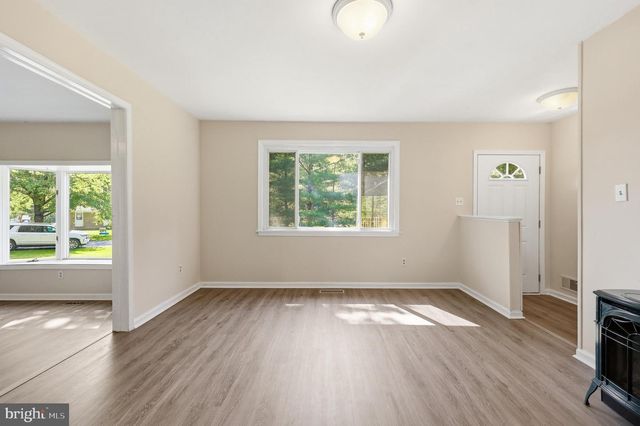 8215 VIRGINIA LN, Frederick, MD 21704