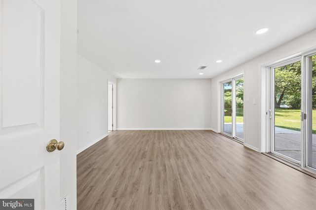 8215 VIRGINIA LN, Frederick, MD 21704