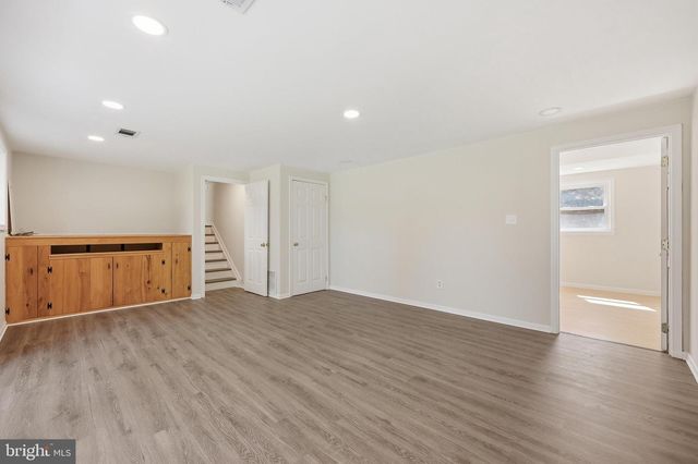 8215 VIRGINIA LN, Frederick, MD 21704