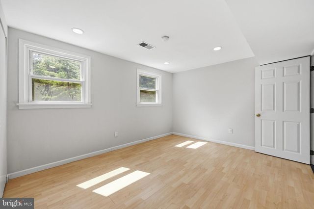 8215 VIRGINIA LN, Frederick, MD 21704