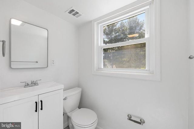 8215 VIRGINIA LN, Frederick, MD 21704