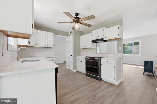 8215 VIRGINIA LN, Frederick, MD 21704