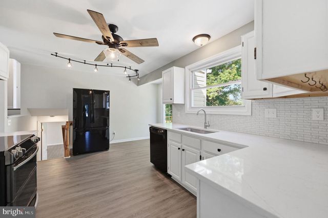 8215 VIRGINIA LN, Frederick, MD 21704