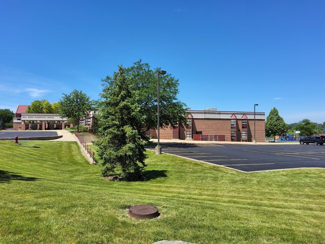 N775 W Curtis Square, Geneva, IL 60134