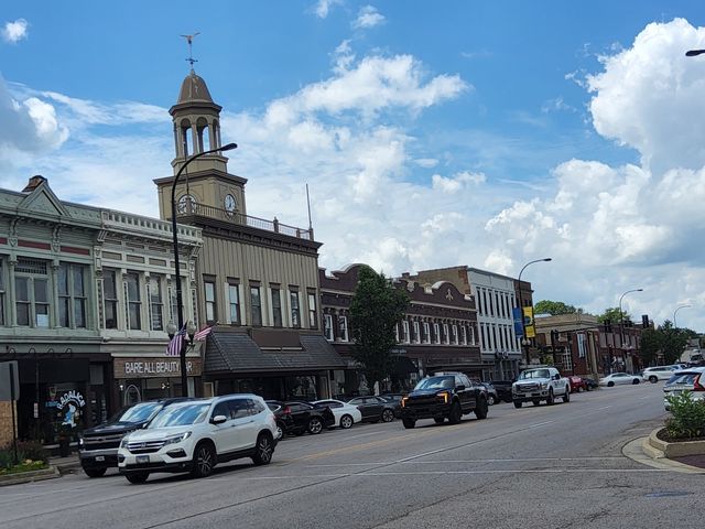 N775 W Curtis Square, Geneva, IL 60134