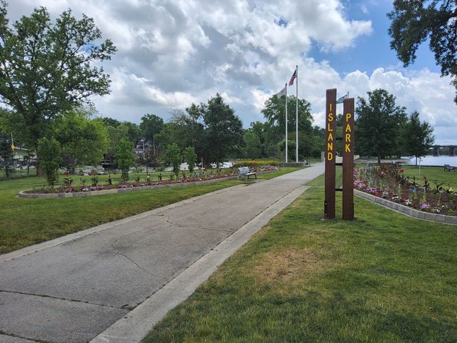 N775 W Curtis Square, Geneva, IL 60134