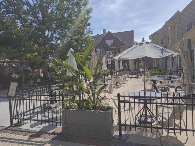 N775 W Curtis Square, Geneva, IL 60134