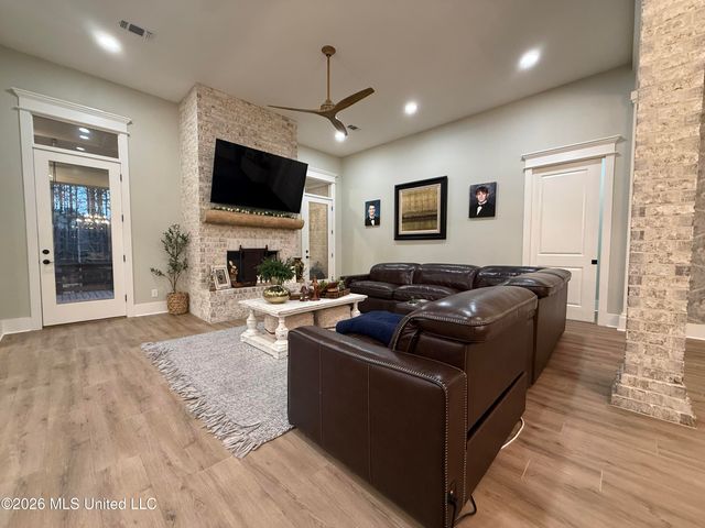 16 Manatee, Hattiesburg, MS 39402