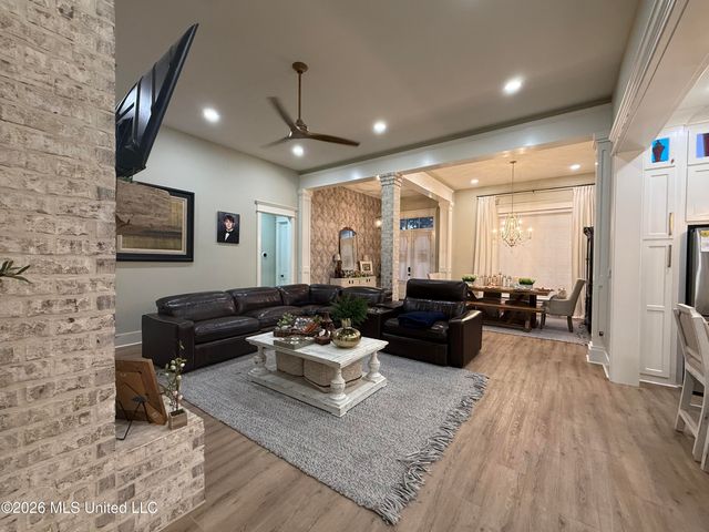 16 Manatee, Hattiesburg, MS 39402