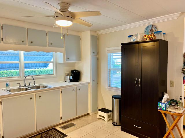 1552 S 33rd Road, Hollywood, FL 33021