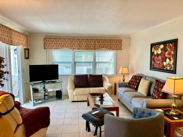 1552 S 33rd Road, Hollywood, FL 33021