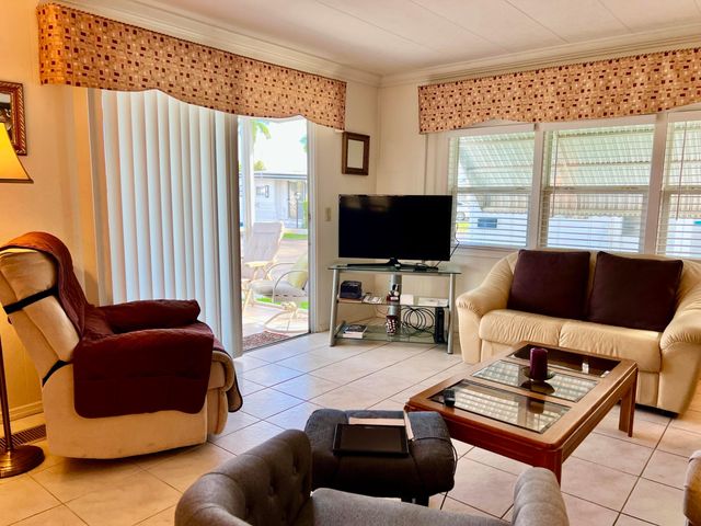 1552 S 33rd Road, Hollywood, FL 33021