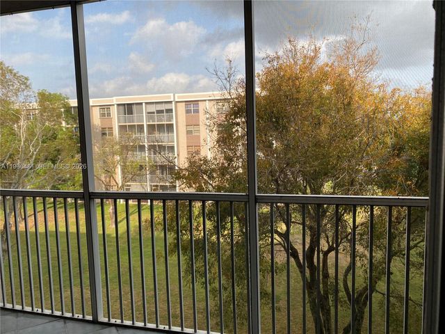 1075 Riverside Dr 405, Coral Springs, FL 33071