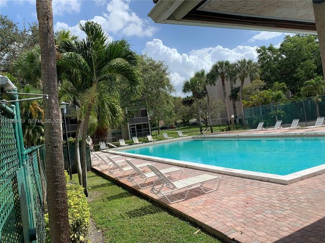 1075 Riverside Dr 405, Coral Springs, FL 33071