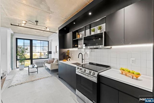 65 Mcwhorter 812, Newark, NJ 07105