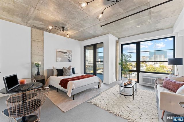65 Mcwhorter 812, Newark, NJ 07105