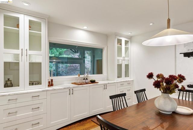 261 261 Silverado CT, Oakland, CA 94605