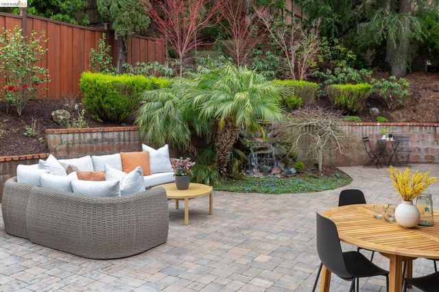 261 261 Silverado CT, Oakland, CA 94605