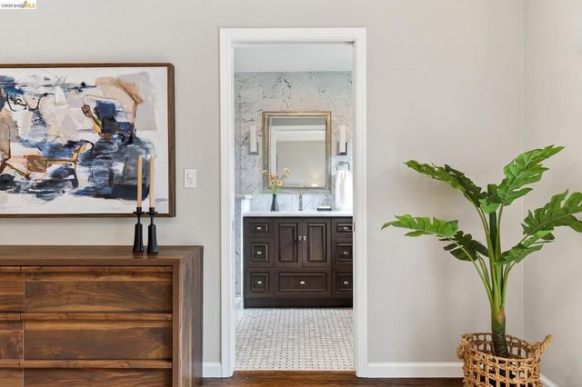 261 261 Silverado CT, Oakland, CA 94605