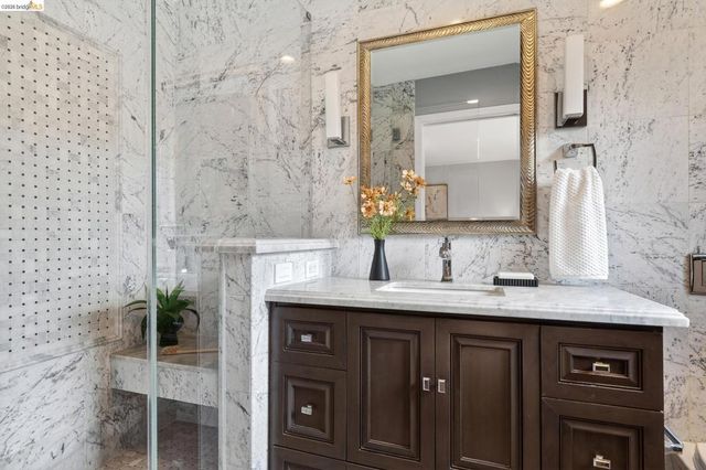 261 261 Silverado CT, Oakland, CA 94605