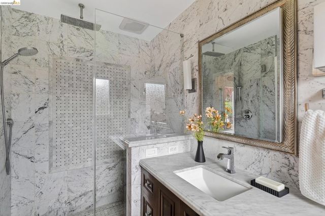 261 261 Silverado CT, Oakland, CA 94605