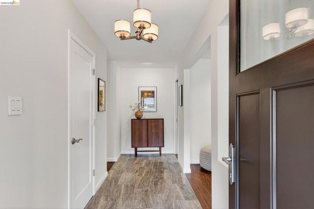 261 261 Silverado CT, Oakland, CA 94605