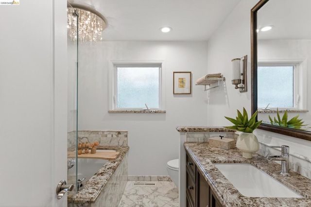 261 261 Silverado CT, Oakland, CA 94605