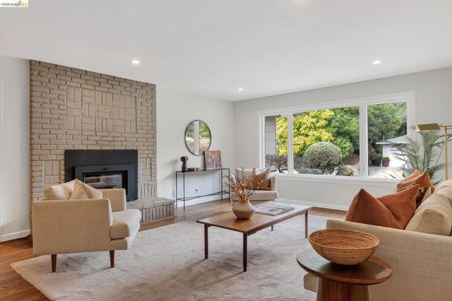 261 261 Silverado CT, Oakland, CA 94605