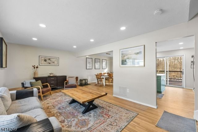 11 Grover St, Roxbury Twp., NJ 07876