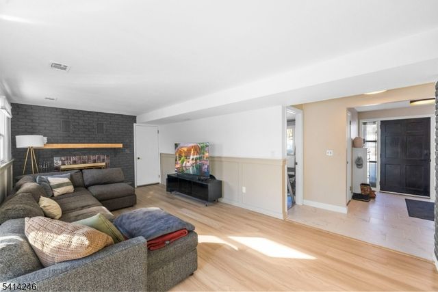 11 Grover St, Roxbury Twp., NJ 07876