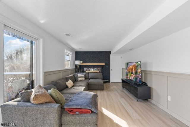 11 Grover St, Roxbury Twp., NJ 07876