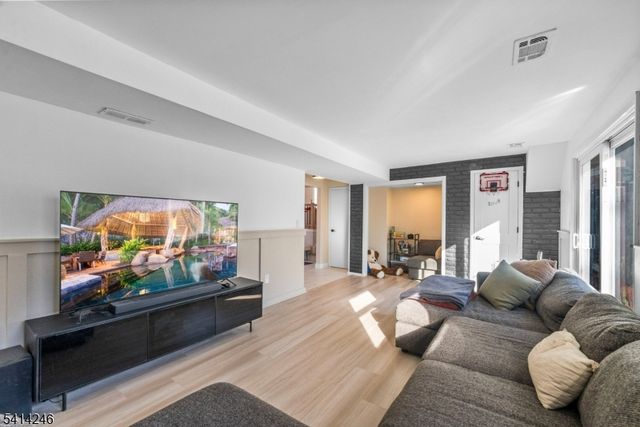 11 Grover St, Roxbury Twp., NJ 07876