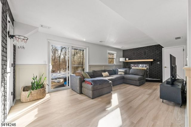 11 Grover St, Roxbury Twp., NJ 07876