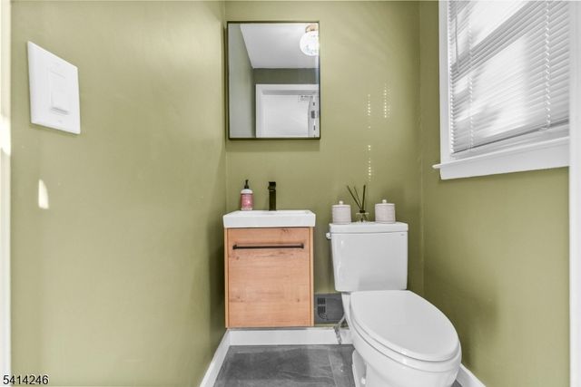 11 Grover St, Roxbury Twp., NJ 07876