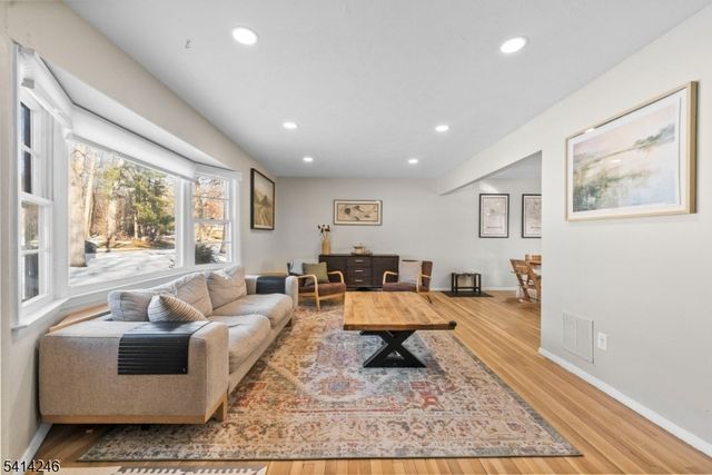 11 Grover St, Roxbury Twp., NJ 07876