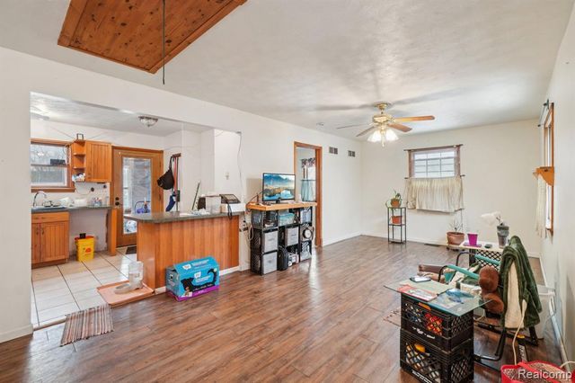 245 W Howard Street, Pontiac, MI 48342