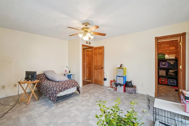 245 W Howard Street, Pontiac, MI 48342