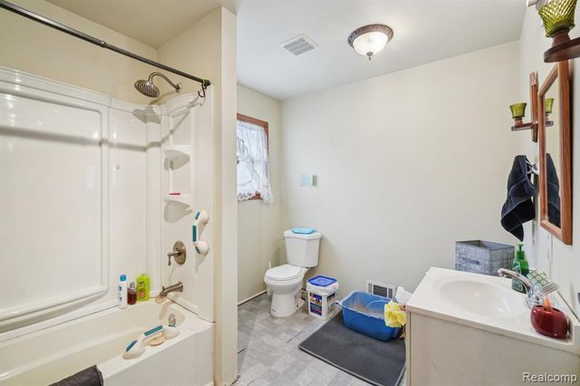 245 W Howard Street, Pontiac, MI 48342