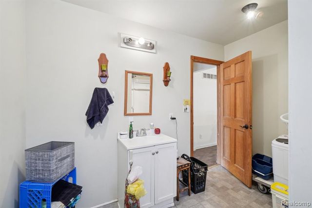 245 W Howard Street, Pontiac, MI 48342