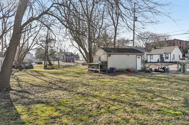 245 W Howard Street, Pontiac, MI 48342