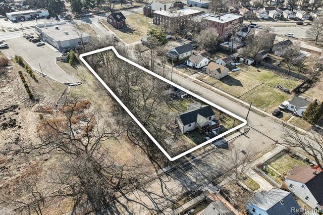 245 W Howard Street, Pontiac, MI 48342