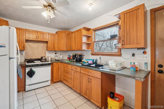 245 W Howard Street, Pontiac, MI 48342