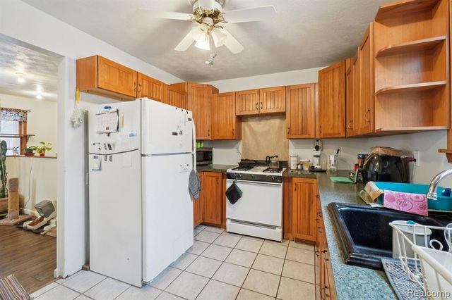 245 W Howard Street, Pontiac, MI 48342