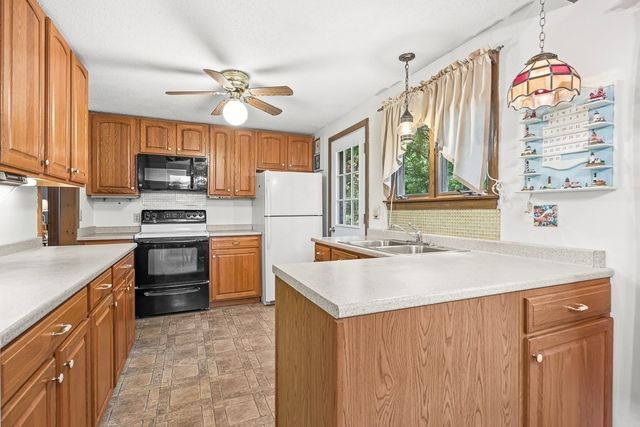6 Woodbury Lane, Rockport, MA 01966