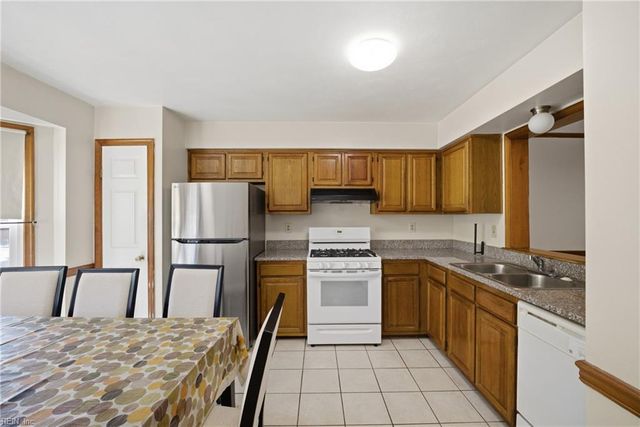 1212 Hillock XING, Virginia Beach, VA 23455