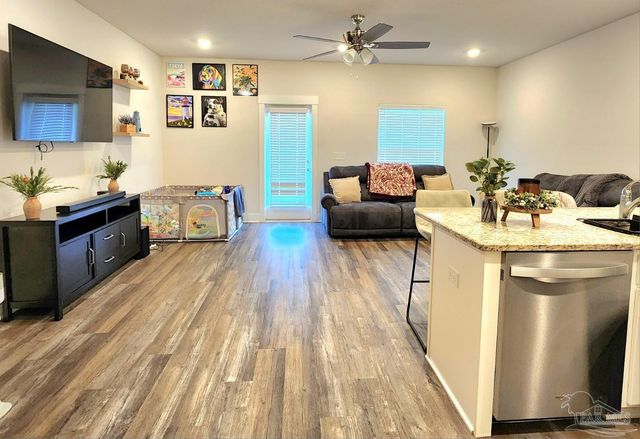 1512 Iroquois Ct, Pensacola, FL 32534